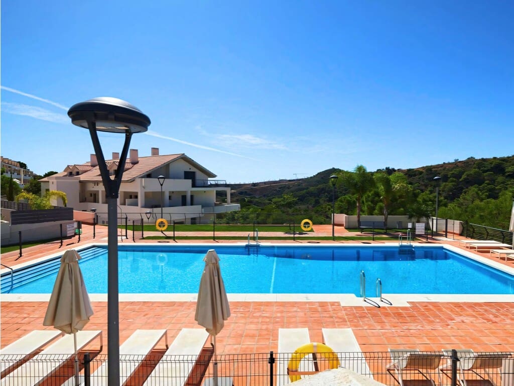 2 soverom Leilighet til salgs i New Golden Mile med svømmebasseng garasje - € 424 000 (Ref: 9780235)