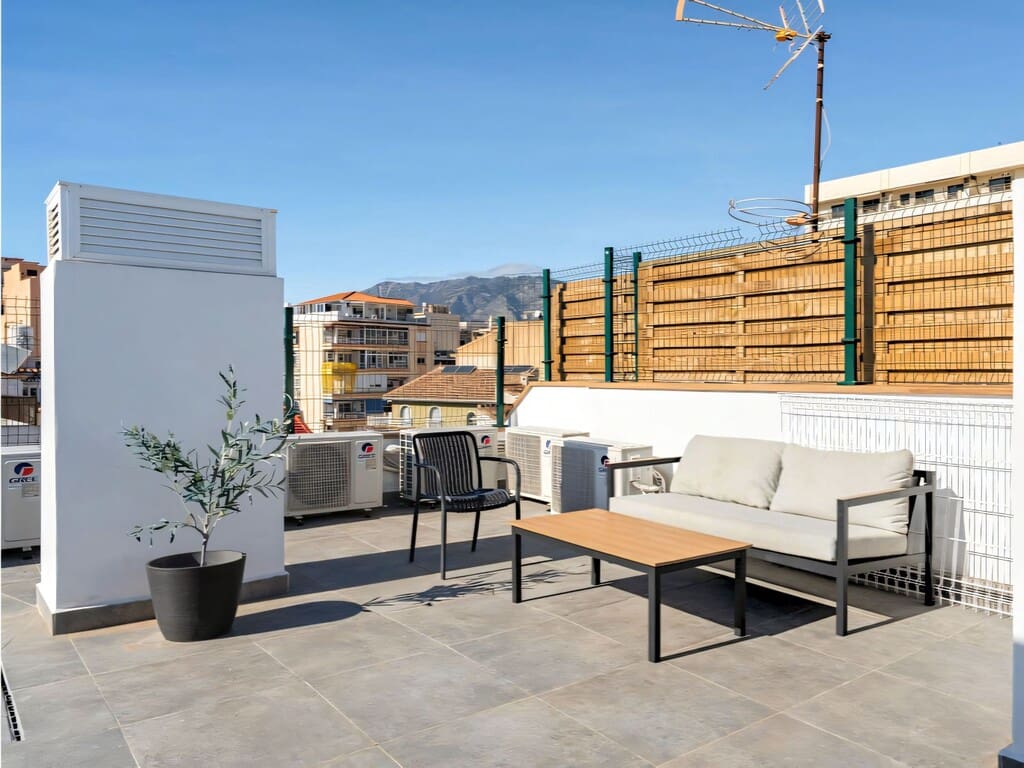 2 bedroom Penthouse for sale in Fuengirola with pool - € 385,000 (Ref: 9784089)