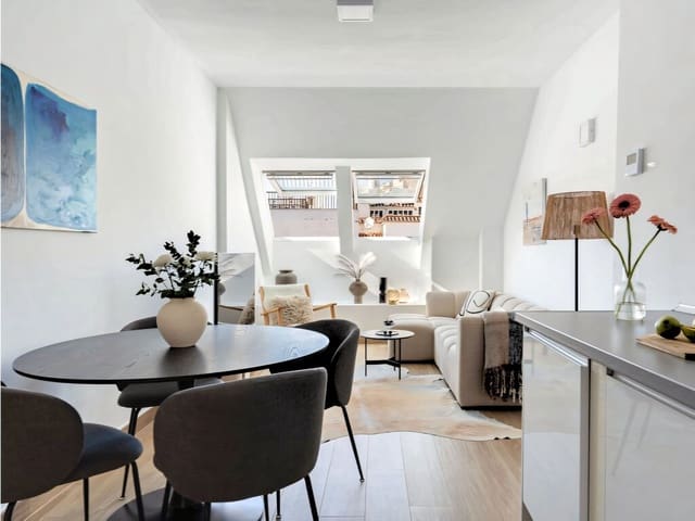 2 bedroom Penthouse for sale in Fuengirola with pool - € 385,000 (Ref: 9784089)