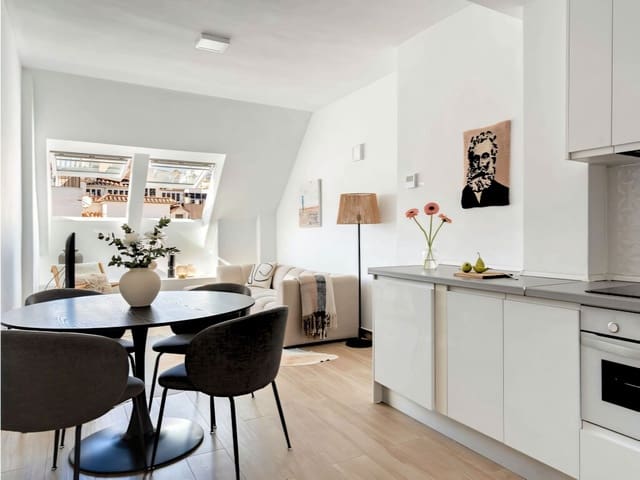 2 bedroom Penthouse for sale in Fuengirola with pool - € 385,000 (Ref: 9784089)