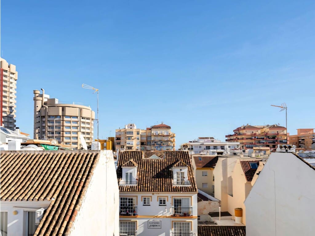 2 bedroom Penthouse for sale in Fuengirola with pool - € 385,000 (Ref: 9784089)