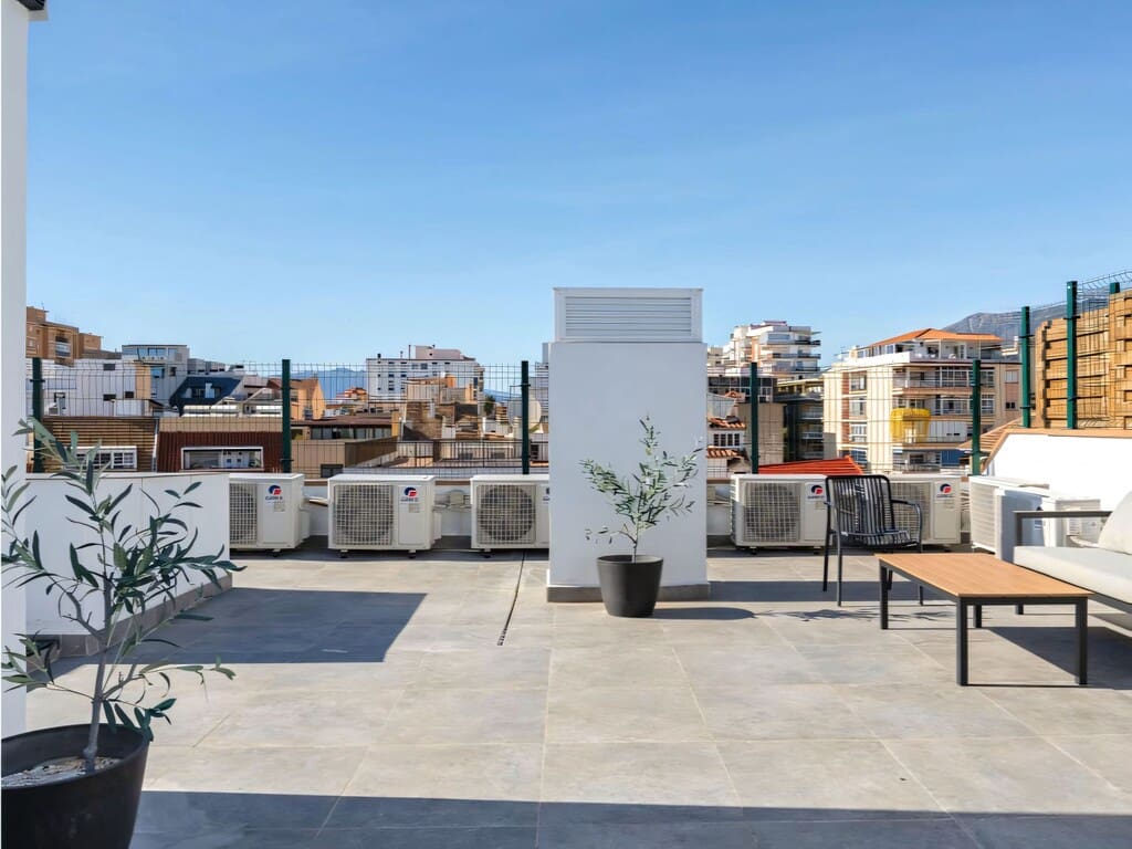 2 bedroom Penthouse for sale in Fuengirola with pool - € 385,000 (Ref: 9784089)