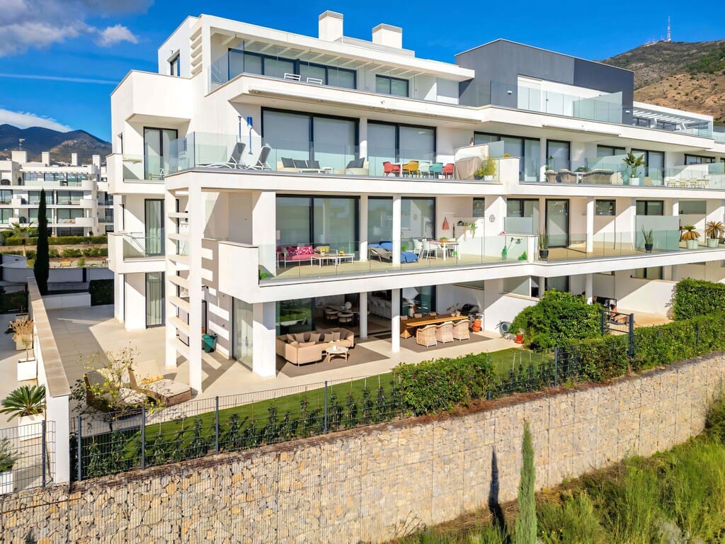 3 soverom Leilighet til salgs i Fuengirola med svømmebasseng garasje - € 849 000 (Ref: 9784090)