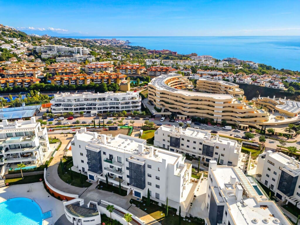 3 soverom Leilighet til salgs i Fuengirola med svømmebasseng garasje - € 849 000 (Ref: 9784090)