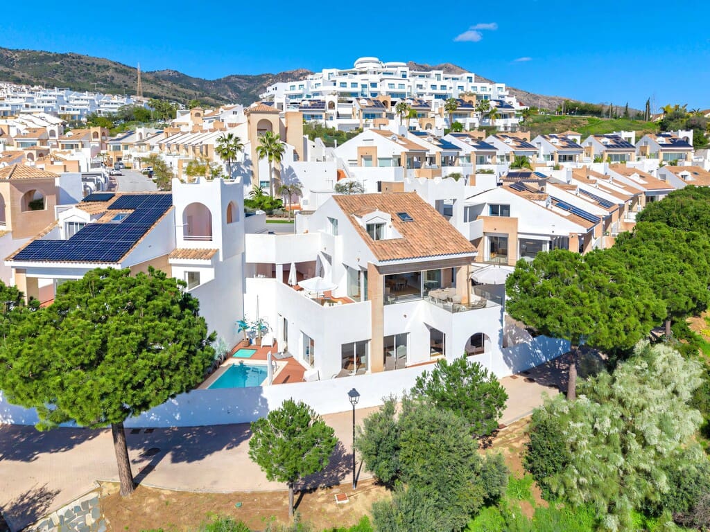 4 Zimmer Villa zu verkaufen in Benalmadena mit Pool Garage - 1.149.000 € (Ref: 9788188)