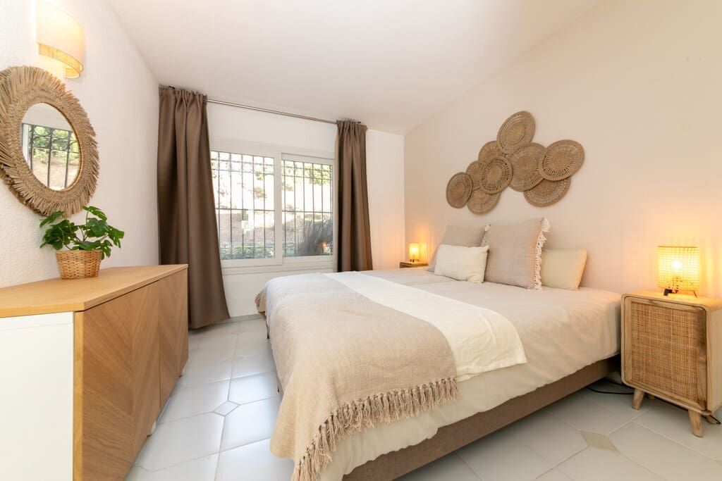 2 bedroom Apartment for rent in Mijas Costa with pool - € 6,000 (Ref: 9788189)