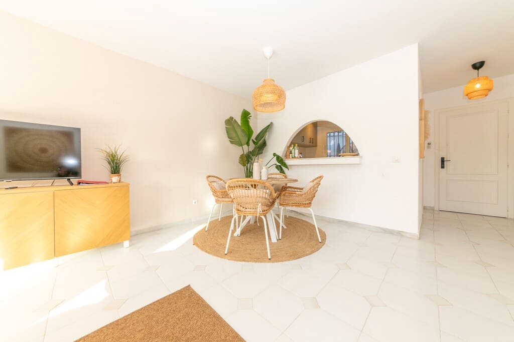 2 bedroom Apartment for rent in Mijas Costa with pool - € 6,000 (Ref: 9788189)