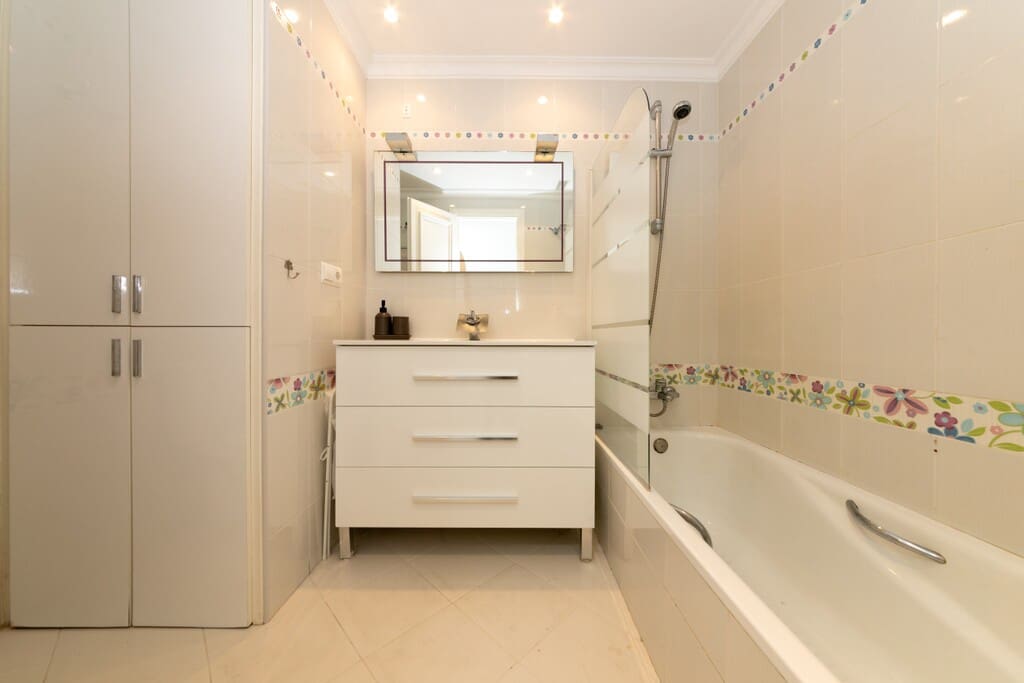 2 bedroom Apartment for rent in Mijas Costa with pool - € 6,000 (Ref: 9788189)