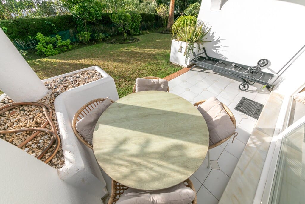 2 bedroom Apartment for rent in Mijas Costa with pool - € 6,000 (Ref: 9788189)