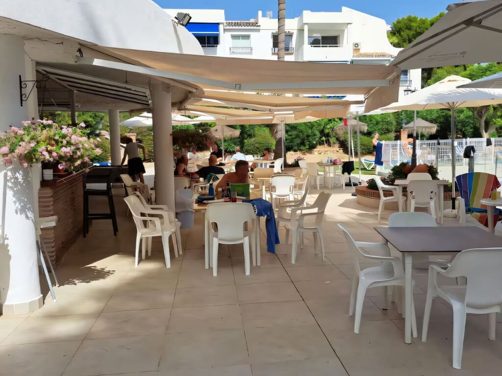 2 bedroom Apartment for rent in Mijas Costa with pool - € 6,000 (Ref: 9788189)