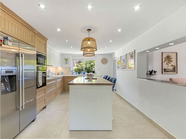 6 camera da letto Villa in vendita in Estepona con piscina garage - 1.550.000 € (Rif: 9788190)