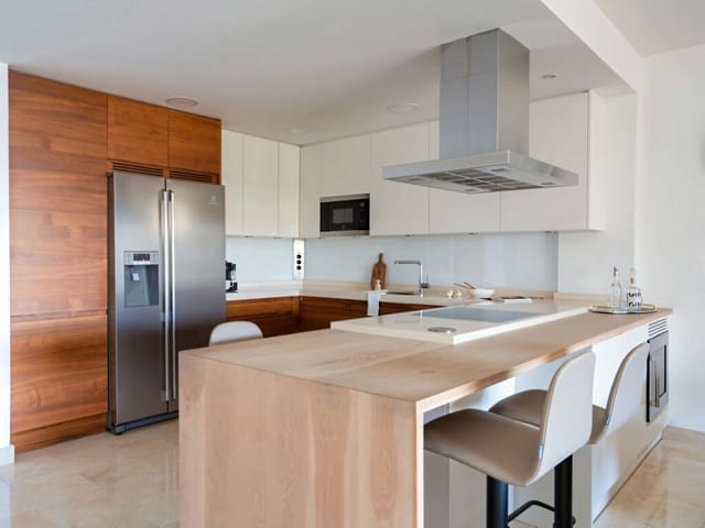 3 soverom Penthouse til salgs i Benalmádena med svømmebasseng garasje - € 1 975 000 (Ref: 9788191)