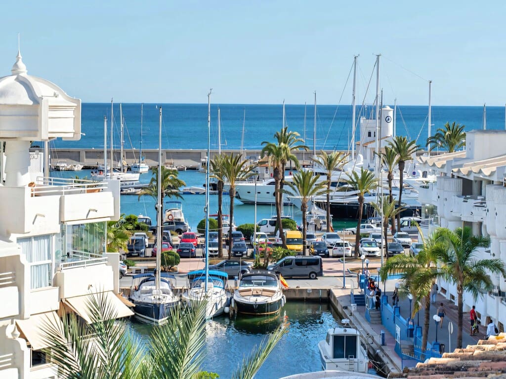 3 bedroom Penthouse for sale in Benalmadena with pool garage - € 1,975,000 (Ref: 9788191)