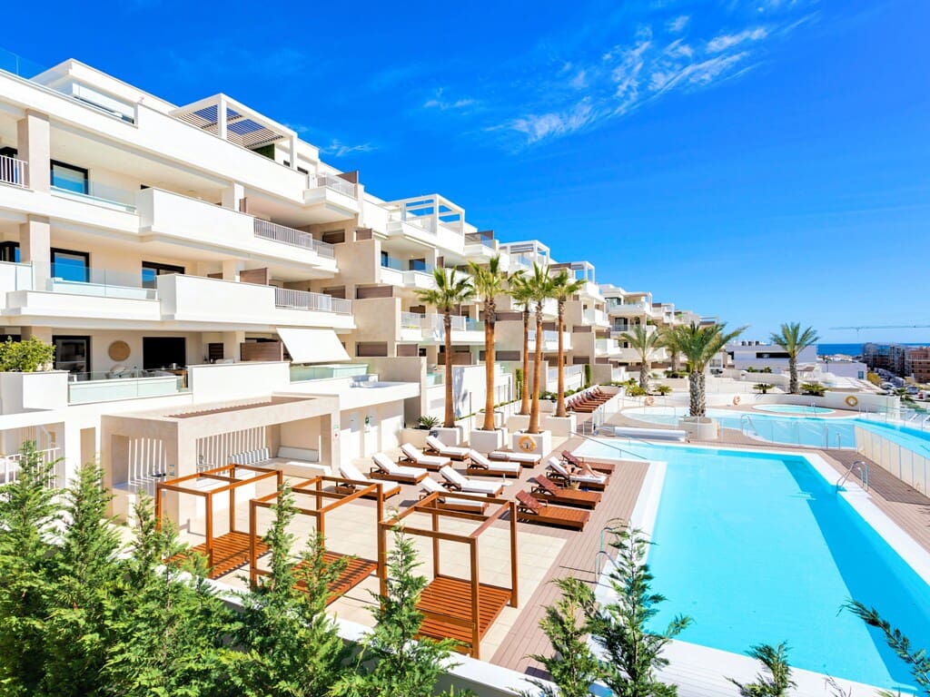 4 bedroom Apartment for sale in La Cala de Mijas with pool garage - € 935,000 (Ref: 9790770)