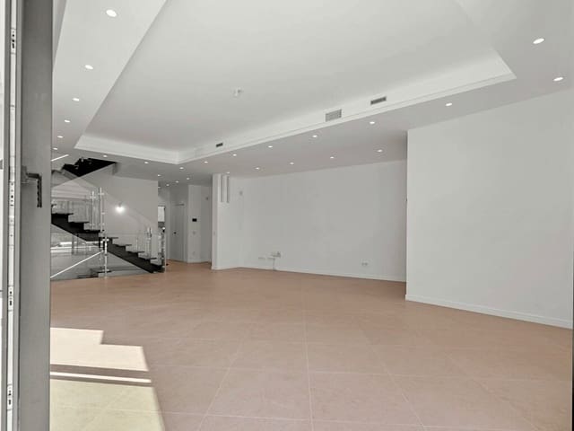 4 makuuhuone Huvila myytävänä paikassa Atalaya-Isdabe, Estepona mukana uima-altaan 
autotalli - 2 400 000 € (Ref: 9790771)