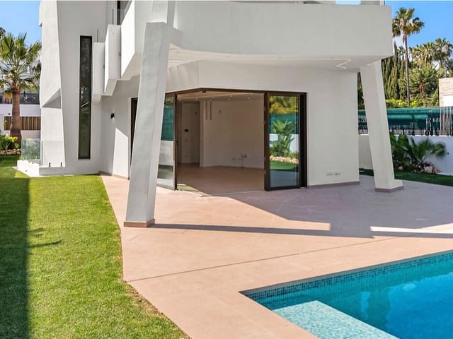 4 makuuhuone Huvila myytävänä paikassa Atalaya-Isdabe, Estepona mukana uima-altaan 
autotalli - 2 400 000 € (Ref: 9790771)