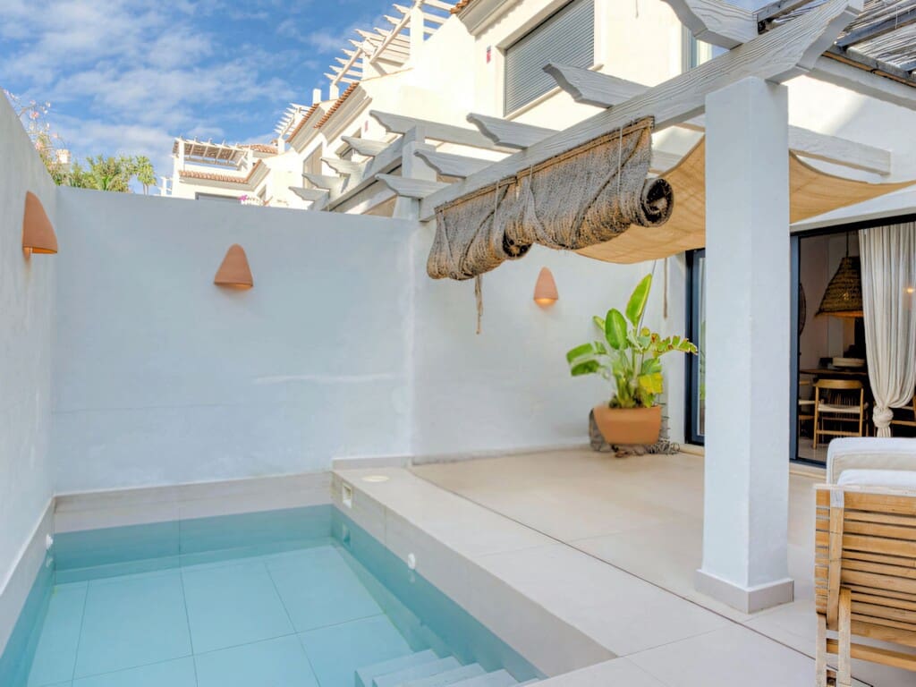 Maison de Ville à vendre à Atalaya-Isdabe avec piscine garage - 549 000 € (Ref: 9794271)