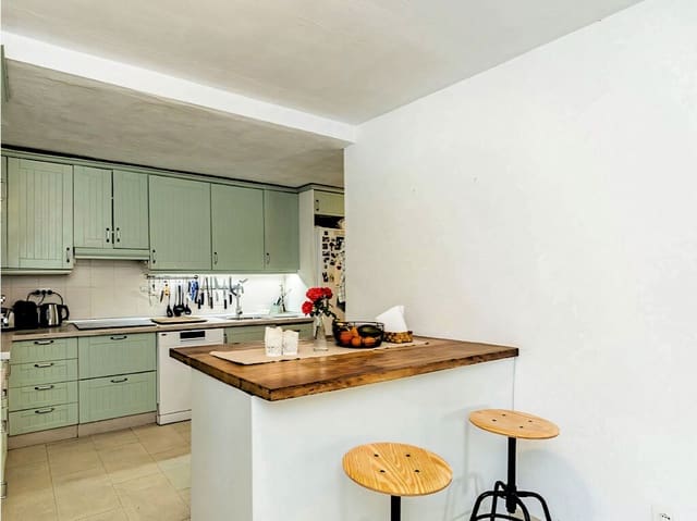 6 soveværelse Villa til salg i Marbella med swimmingpool garage - € 1.285.000 (Ref: 9796146)