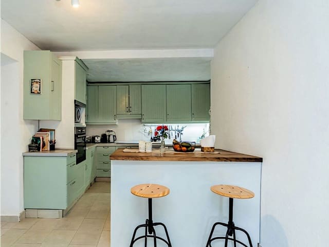 6 soveværelse Villa til salg i Marbella med swimmingpool garage - € 1.285.000 (Ref: 9796146)