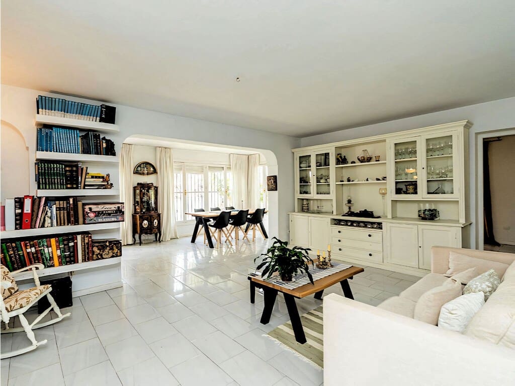 6 soveværelse Villa til salg i Marbella med swimmingpool garage - € 1.285.000 (Ref: 9796146)