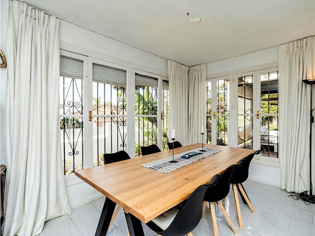 6 soveværelse Villa til salg i Marbella med swimmingpool garage - € 1.285.000 (Ref: 9796146)