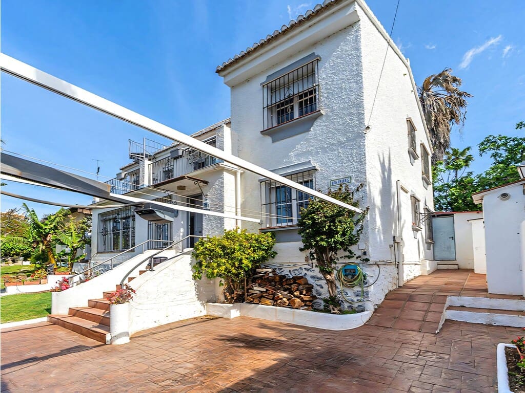 6 soveværelse Villa til salg i Marbella med swimmingpool garage - € 1.285.000 (Ref: 9796146)