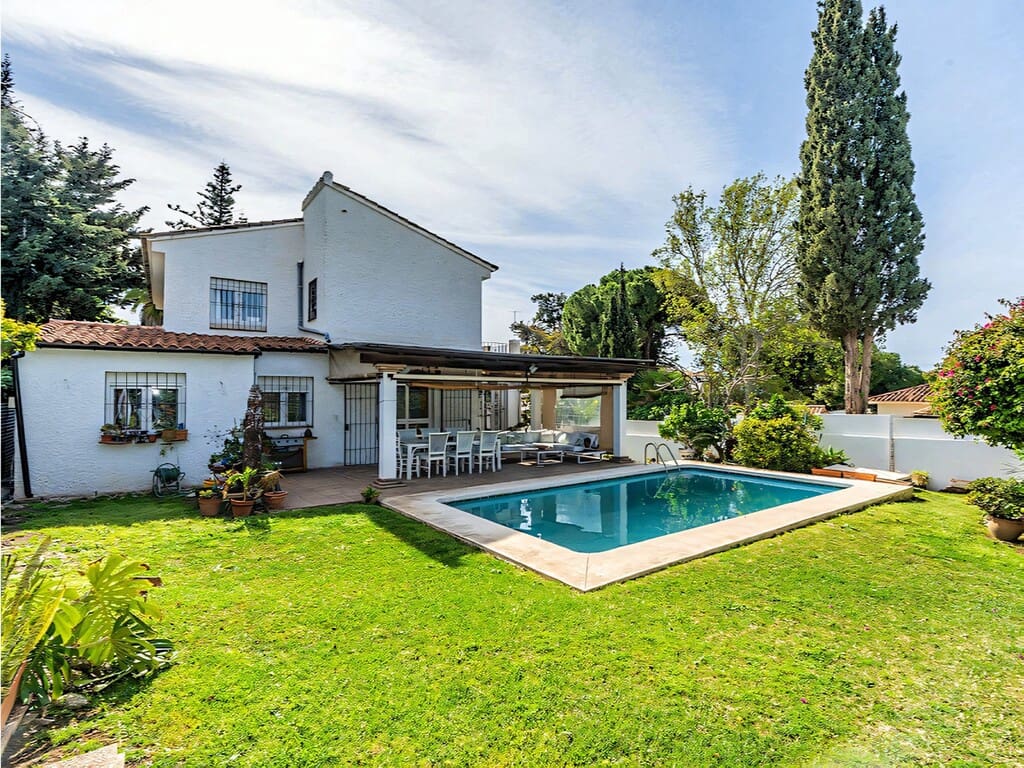 6 soveværelse Villa til salg i Marbella med swimmingpool garage - € 1.285.000 (Ref: 9796146)