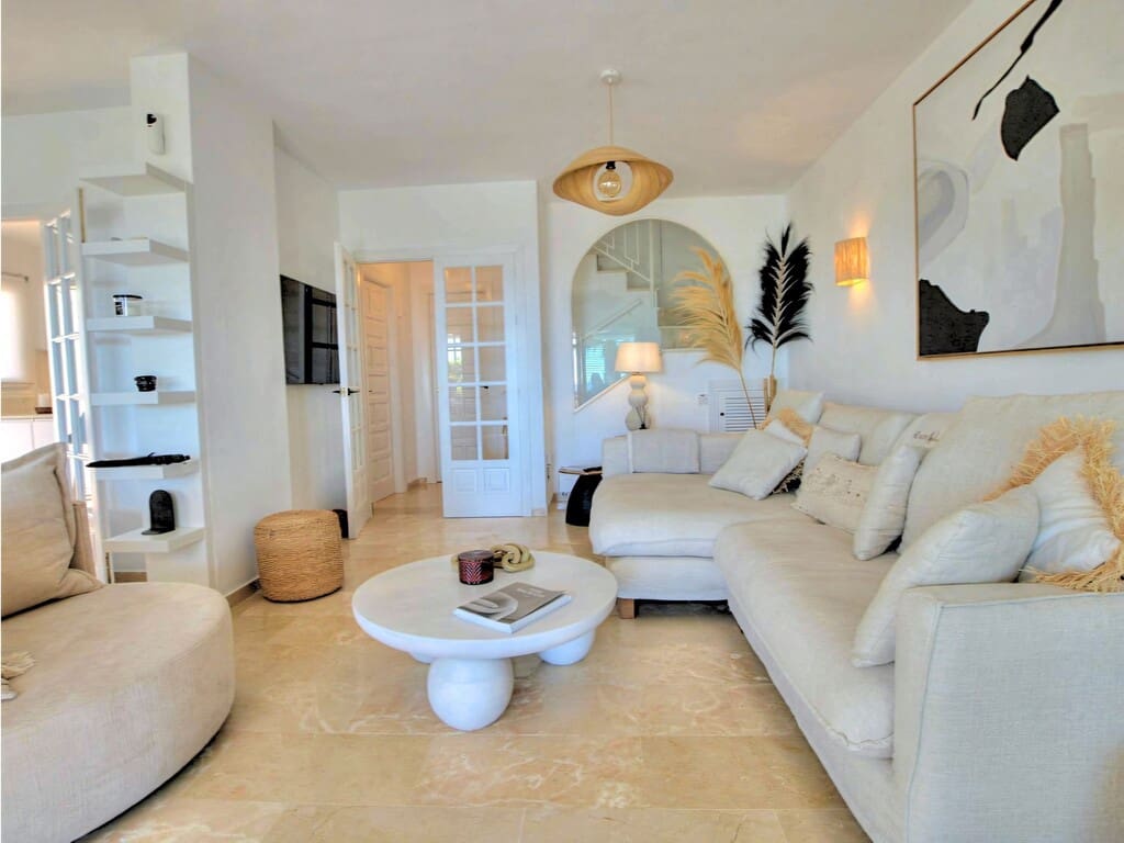 2 sovrum Semi-fristående Villa till salu i Mijas Costa med pool garage - 695 000 € (Ref: 9800535)