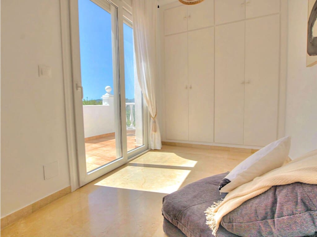 2 sovrum Semi-fristående Villa till salu i Mijas Costa med pool garage - 695 000 € (Ref: 9800535)