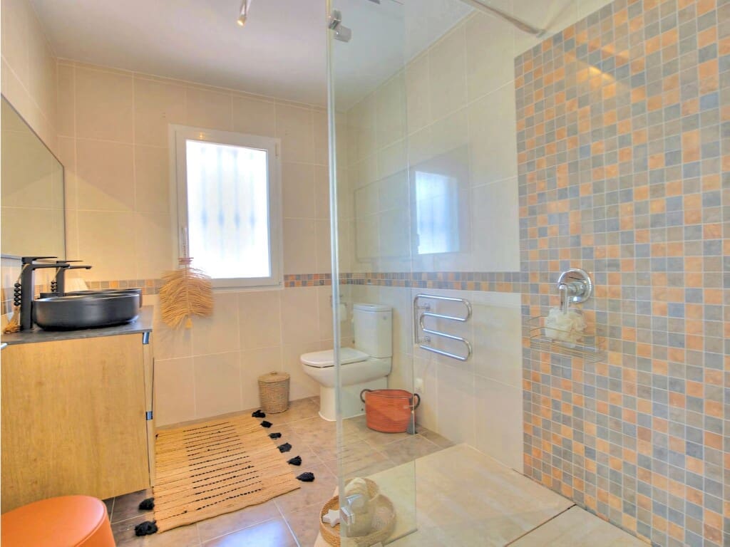 2 sovrum Semi-fristående Villa till salu i Mijas Costa med pool garage - 695 000 € (Ref: 9800535)