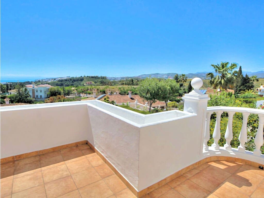2 sovrum Semi-fristående Villa till salu i Mijas Costa med pool garage - 695 000 € (Ref: 9800535)