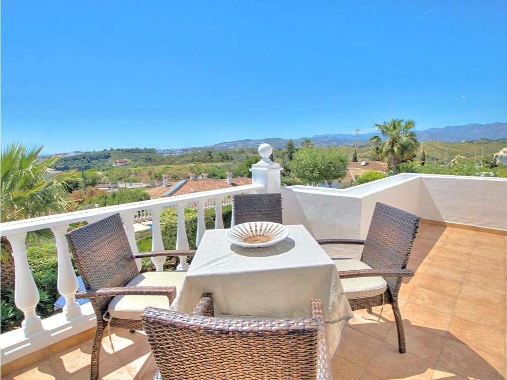 2 sovrum Semi-fristående Villa till salu i Mijas Costa med pool garage - 695 000 € (Ref: 9800535)