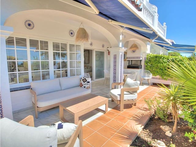 2 sovrum Semi-fristående Villa till salu i Mijas Costa, Mijas med pool garage - 695 000 € (Ref: 9800535)