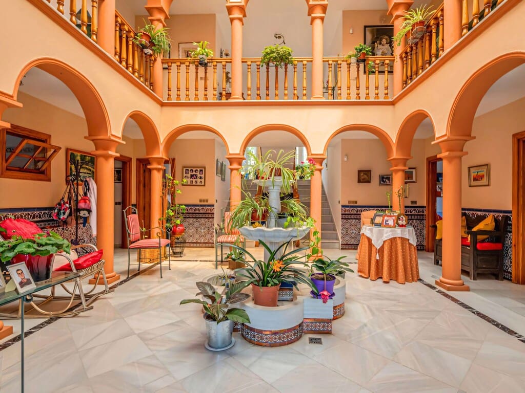 6 bedroom Villa for sale in Arroyo de la Miel with pool garage - € 1,750,000 (Ref: 9804069)