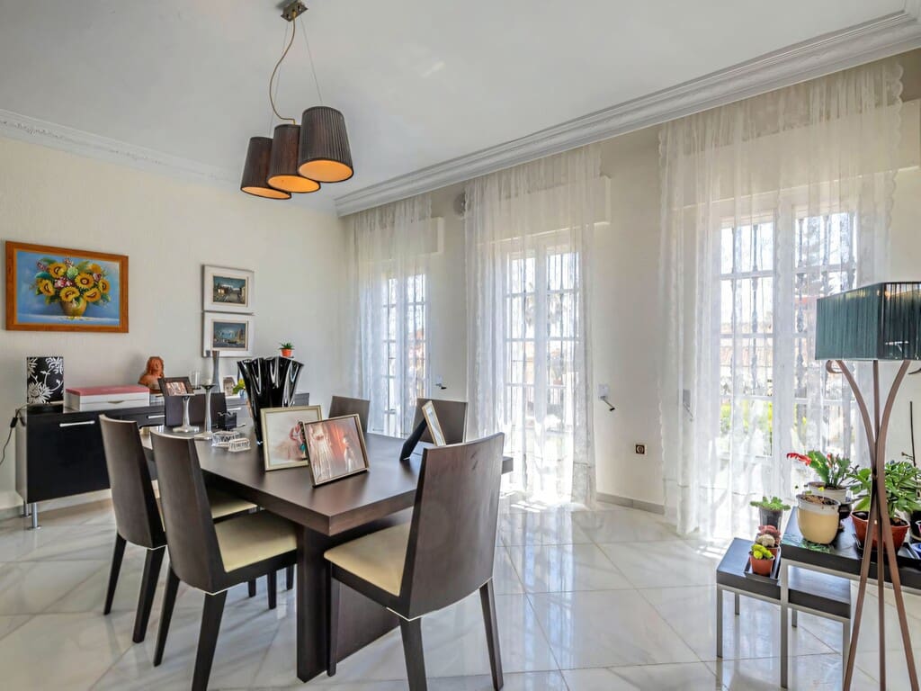 6 bedroom Villa for sale in Arroyo de la Miel with pool garage - € 1,750,000 (Ref: 9804069)