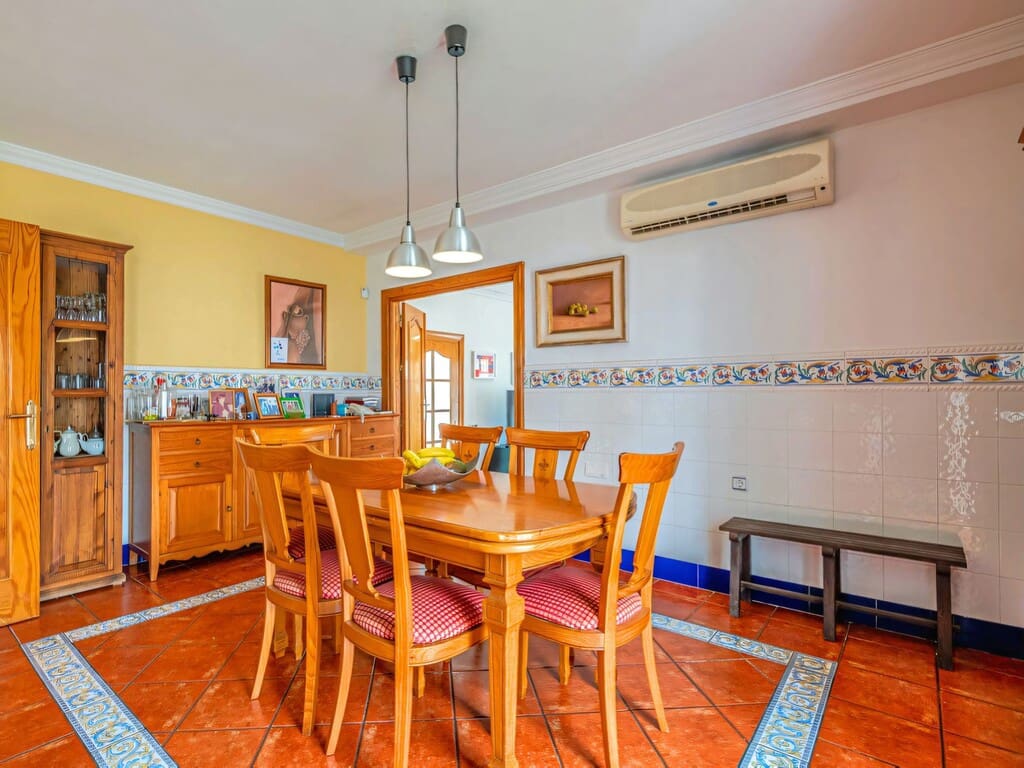 6 bedroom Villa for sale in Arroyo de la Miel with pool garage - € 1,750,000 (Ref: 9804069)