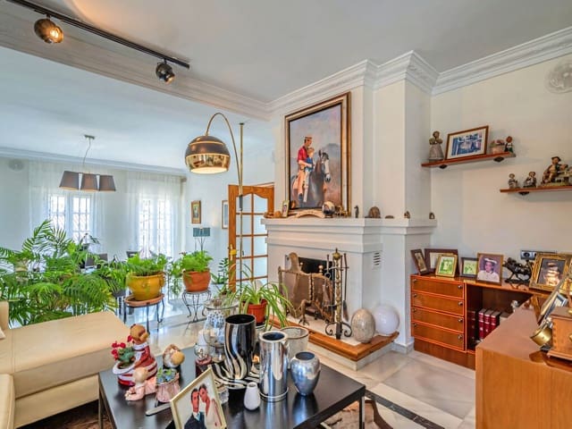 6 bedroom Villa for sale in Arroyo de la Miel, Benalmádena with pool garage - € 1,750,000 (Ref: 9804069)