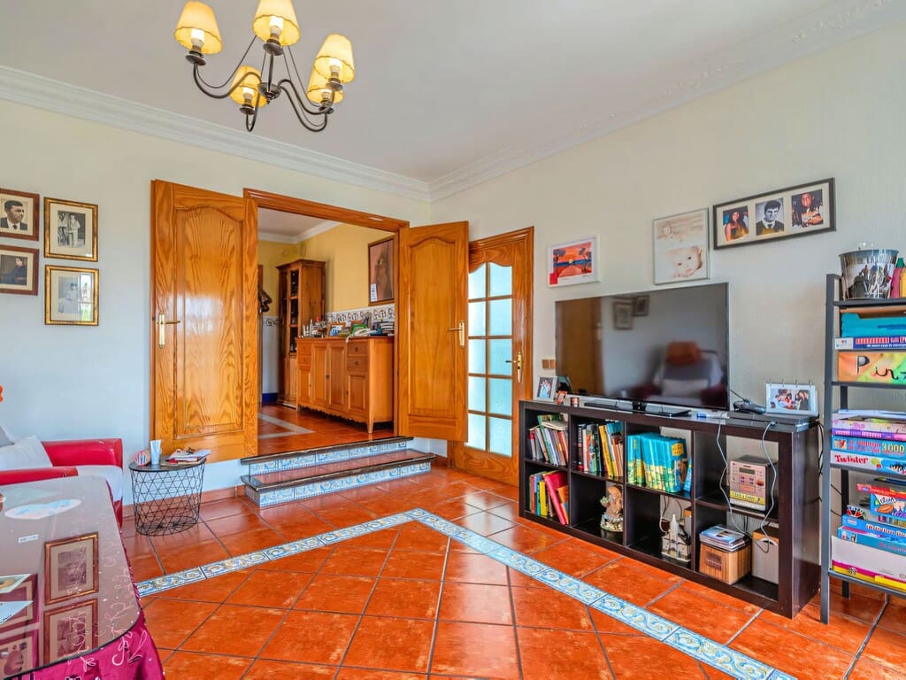 6 bedroom Villa for sale in Arroyo de la Miel with pool garage - € 1,750,000 (Ref: 9804069)