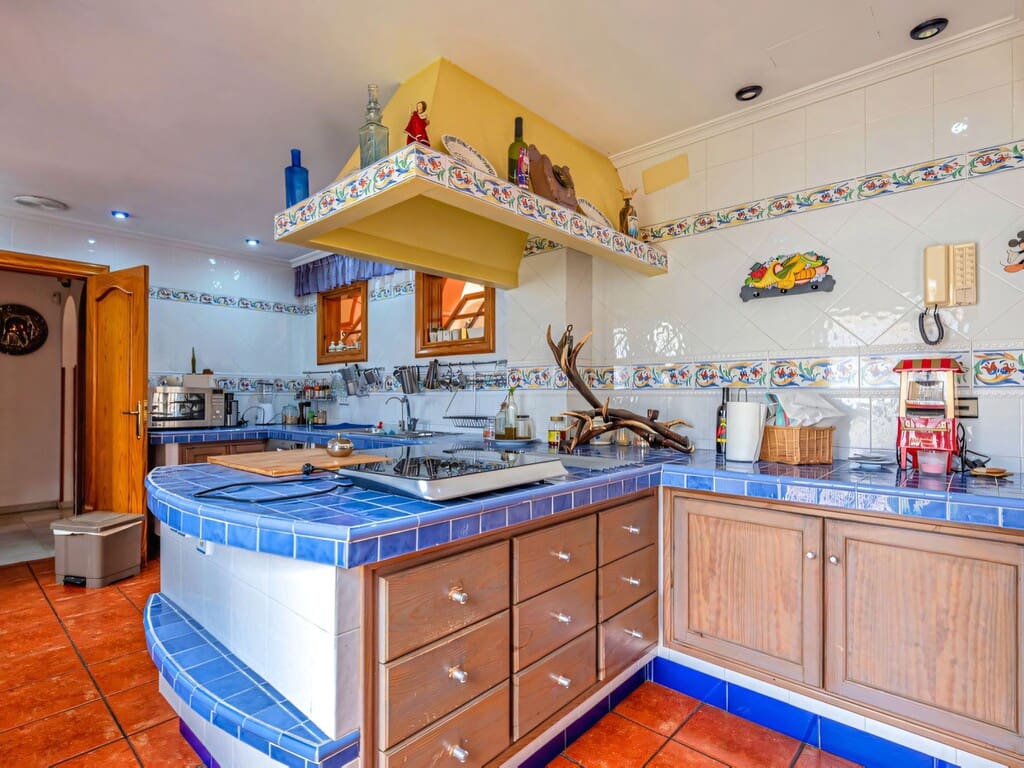 6 bedroom Villa for sale in Arroyo de la Miel with pool garage - € 1,750,000 (Ref: 9804069)