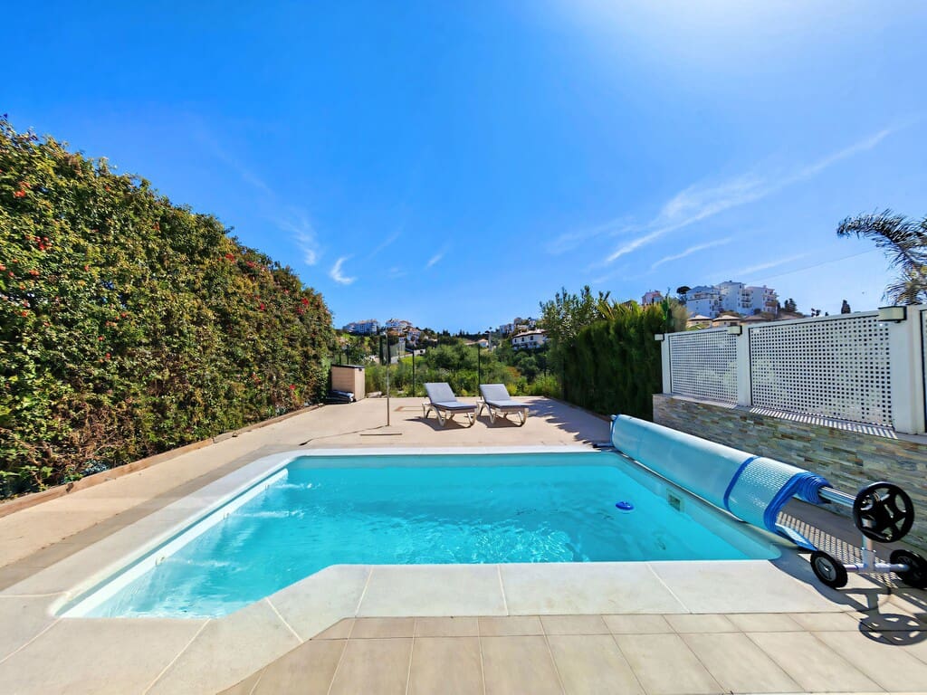 3 soveværelse Semi-Rækkehus til salg i Riviera del Sol med swimmingpool garage - € 900.000 (Ref: 9804070)