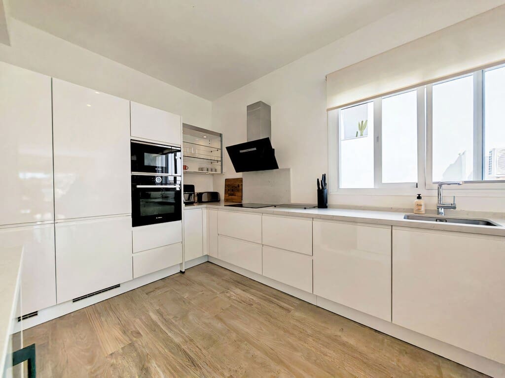 3 soveværelse Semi-Rækkehus til salg i Riviera del Sol med swimmingpool garage - € 900.000 (Ref: 9804070)