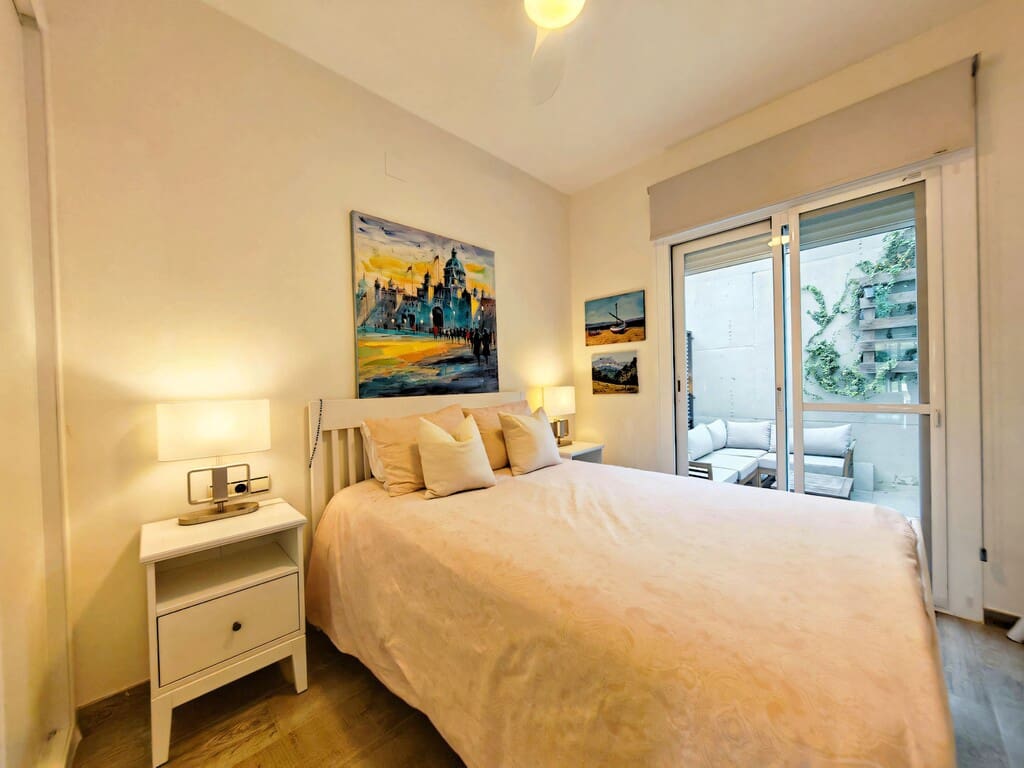 3 soveværelse Semi-Rækkehus til salg i Riviera del Sol med swimmingpool garage - € 900.000 (Ref: 9804070)