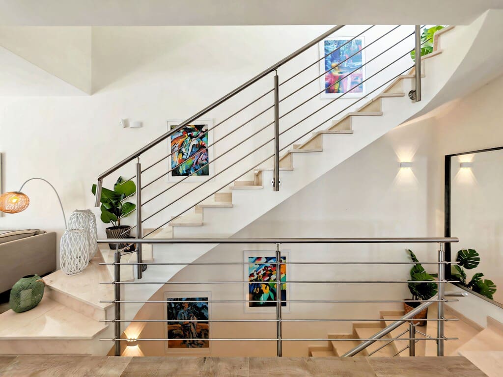 3 soveværelse Semi-Rækkehus til salg i Riviera del Sol med swimmingpool garage - € 900.000 (Ref: 9804070)