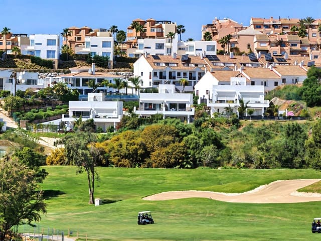 3 camera da letto Villetta Bifamiliare in vendita in Riviera del Sol, Mijas con piscina garage - 900.000 € (Rif: 9804070)