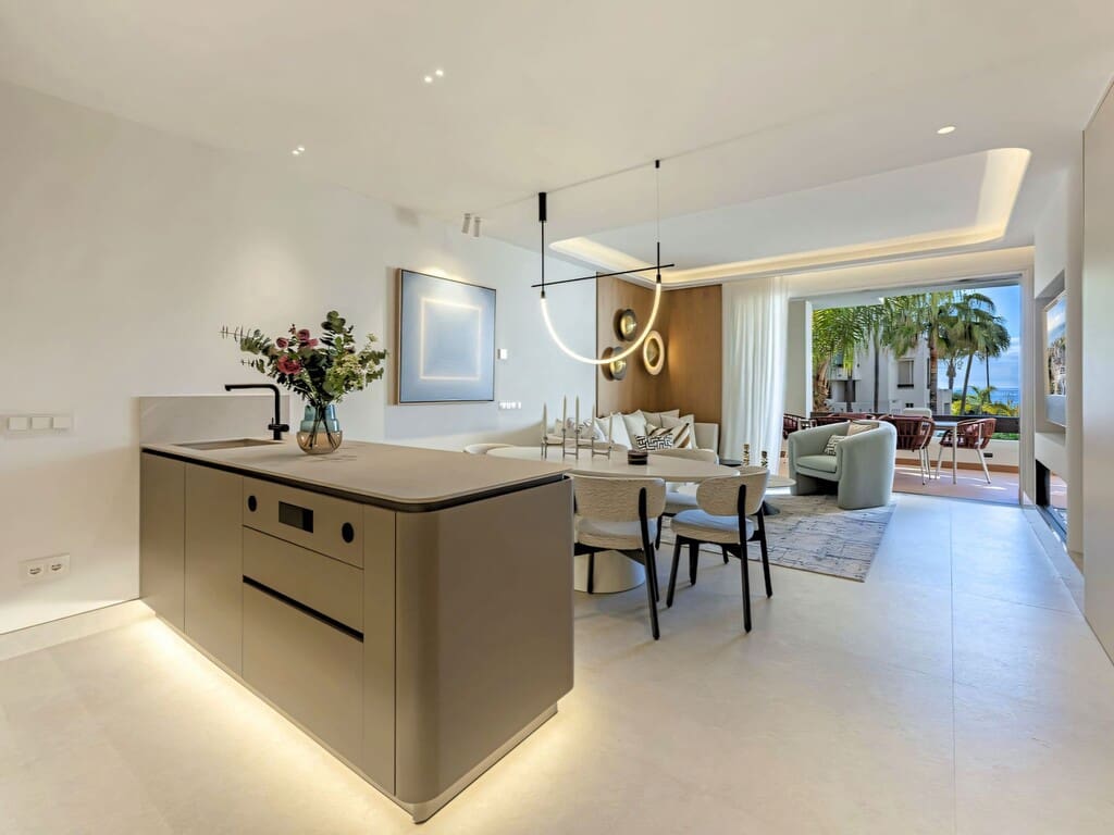 3 soveværelse Lejlighed til salg i New Golden Mile med swimmingpool garage - € 1.895.000 (Ref: 9804072)