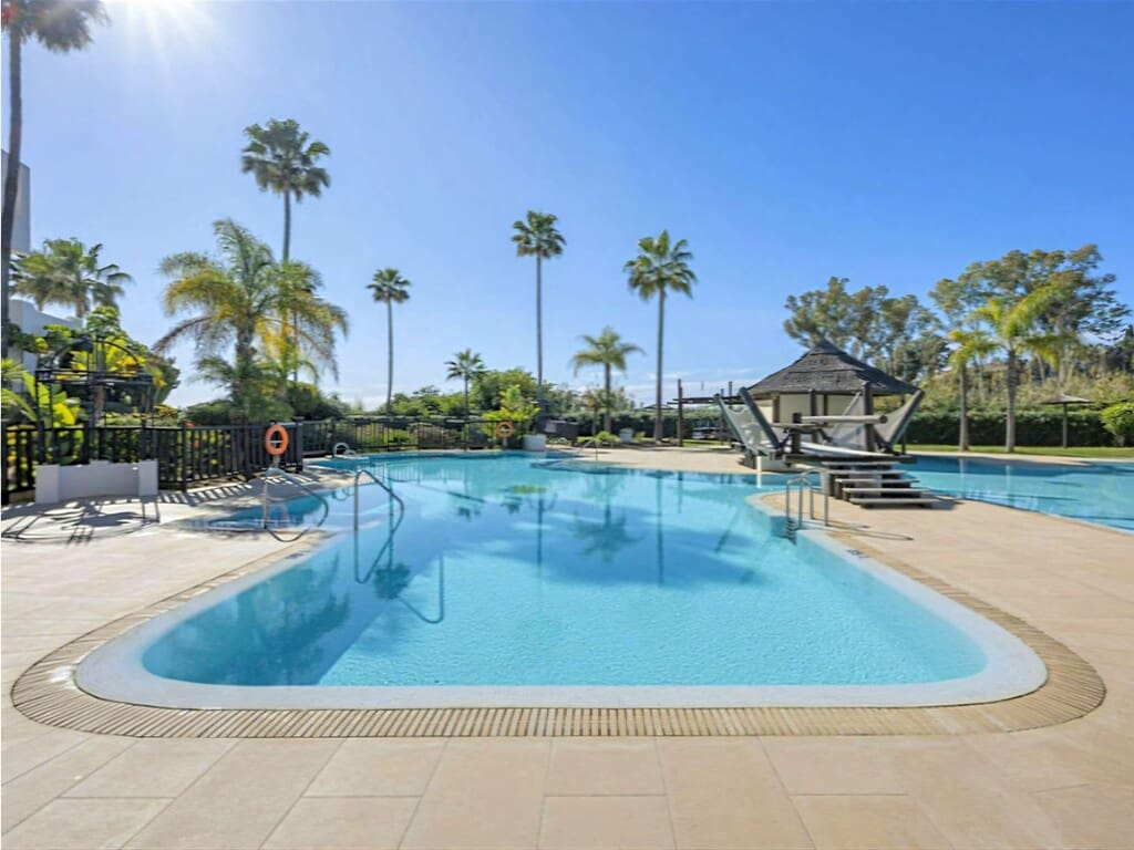 3 soveværelse Lejlighed til salg i New Golden Mile med swimmingpool garage - € 1.895.000 (Ref: 9804072)