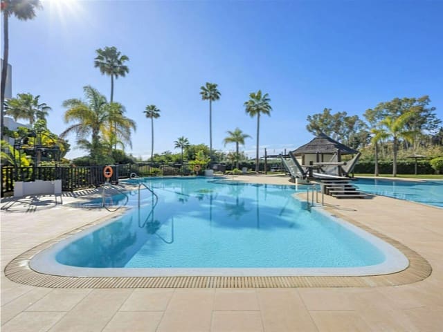 3 soveværelse Lejlighed til salg i New Golden Mile, Estepona med swimmingpool garage - € 1.895.000 (Ref: 9804072)