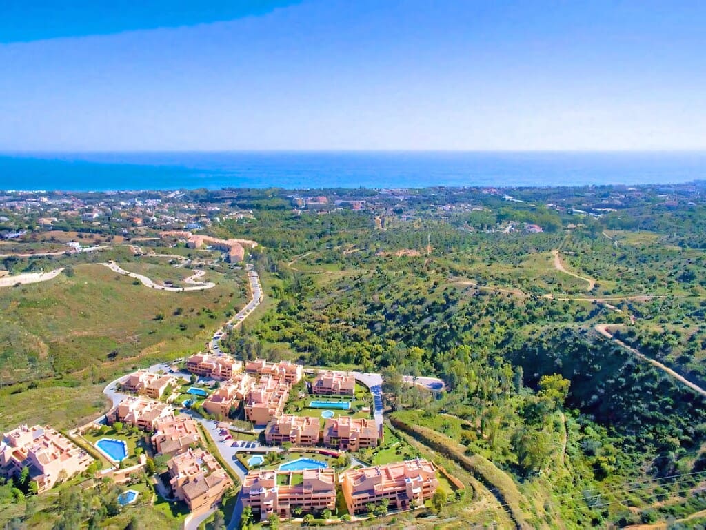 2 soverom Leilighet til salgs i Elviria med svømmebasseng garasje - € 389 000 (Ref: 9804968)