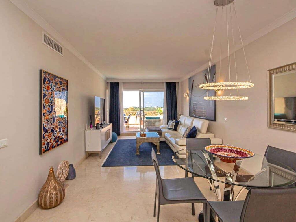 2 soverom Leilighet til salgs i Elviria med svømmebasseng garasje - € 389 000 (Ref: 9804968)