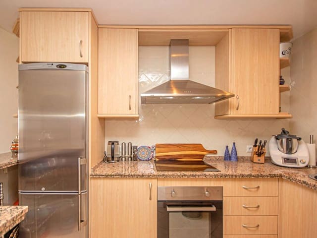 2 soverom Leilighet til salgs i Elviria, Marbella med svømmebasseng garasje - € 389 000 (Ref: 9804968)